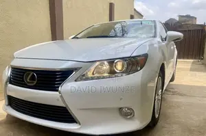 Lexus ES 350 FWD 2014 White