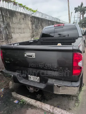 Toyota Tundra 2015 Black