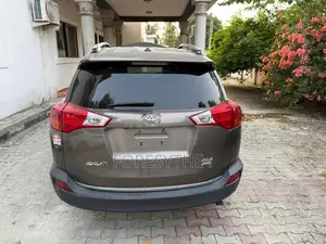 Toyota RAV4 XLE 4dr SUV AWD (2.5L 4cyl 6A) 2015 Brown