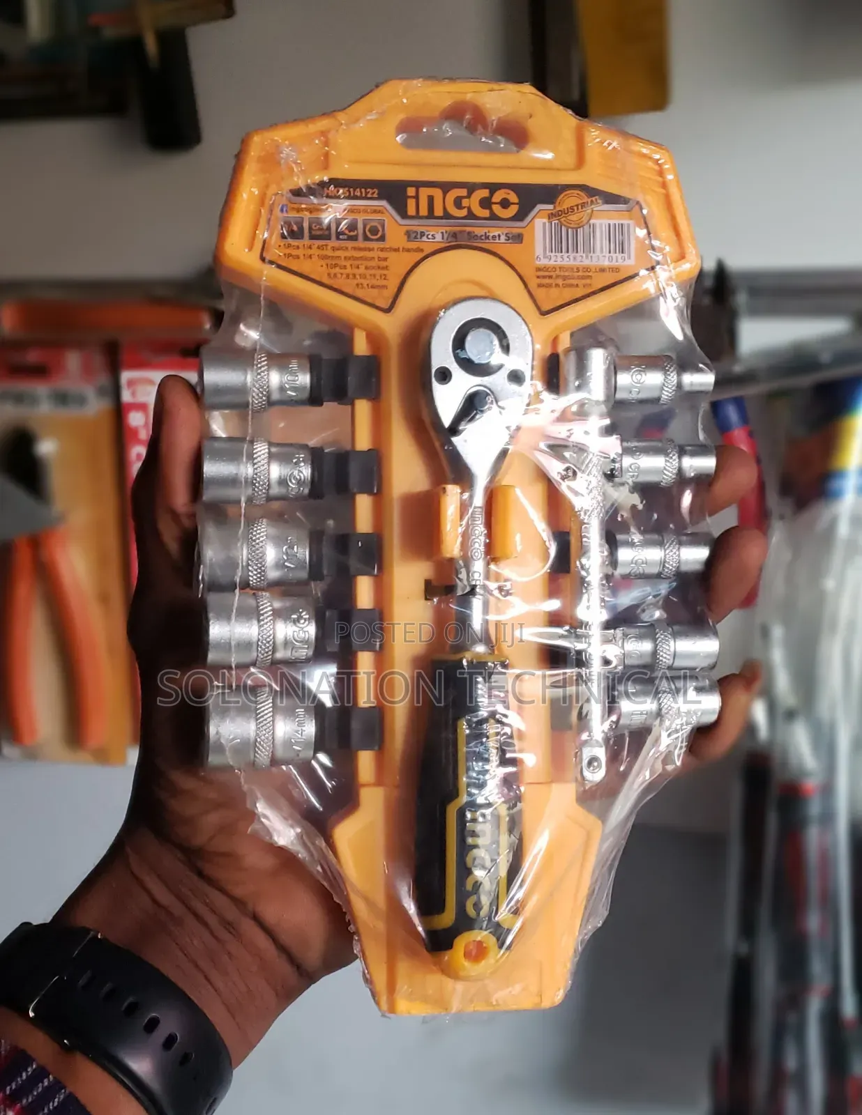 Ingco 12-Piece 1/4" Socket Set