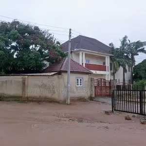 8bdrm Block of Flats in Sabon Lugbe for sale