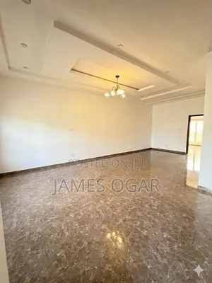 Mini Flat in Roxbury Estate, Vgc, Chevron for rent
