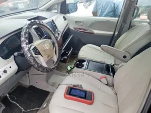 Toyota Sienna 2014 Black