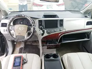 Toyota Sienna 2014 Black