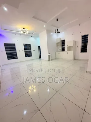 Studio Apartment in Royal Pines, Chevron for rent