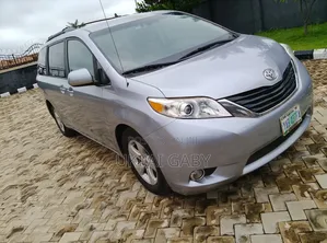 Toyota Sienna 2012 Silver