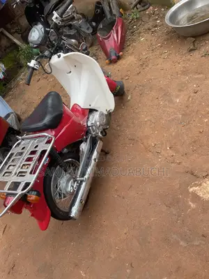 Honda CB 2023 Red