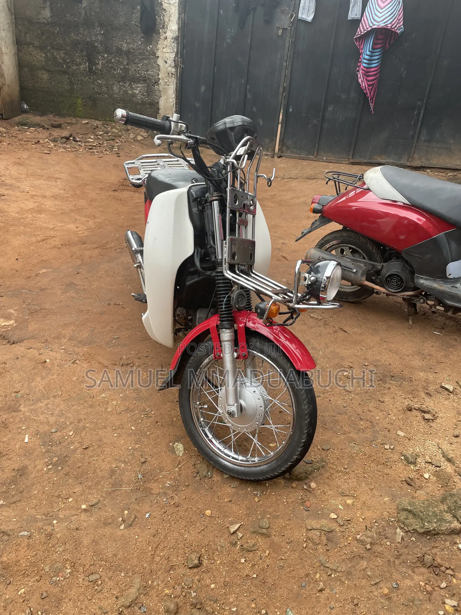 Honda CB 2023 Red