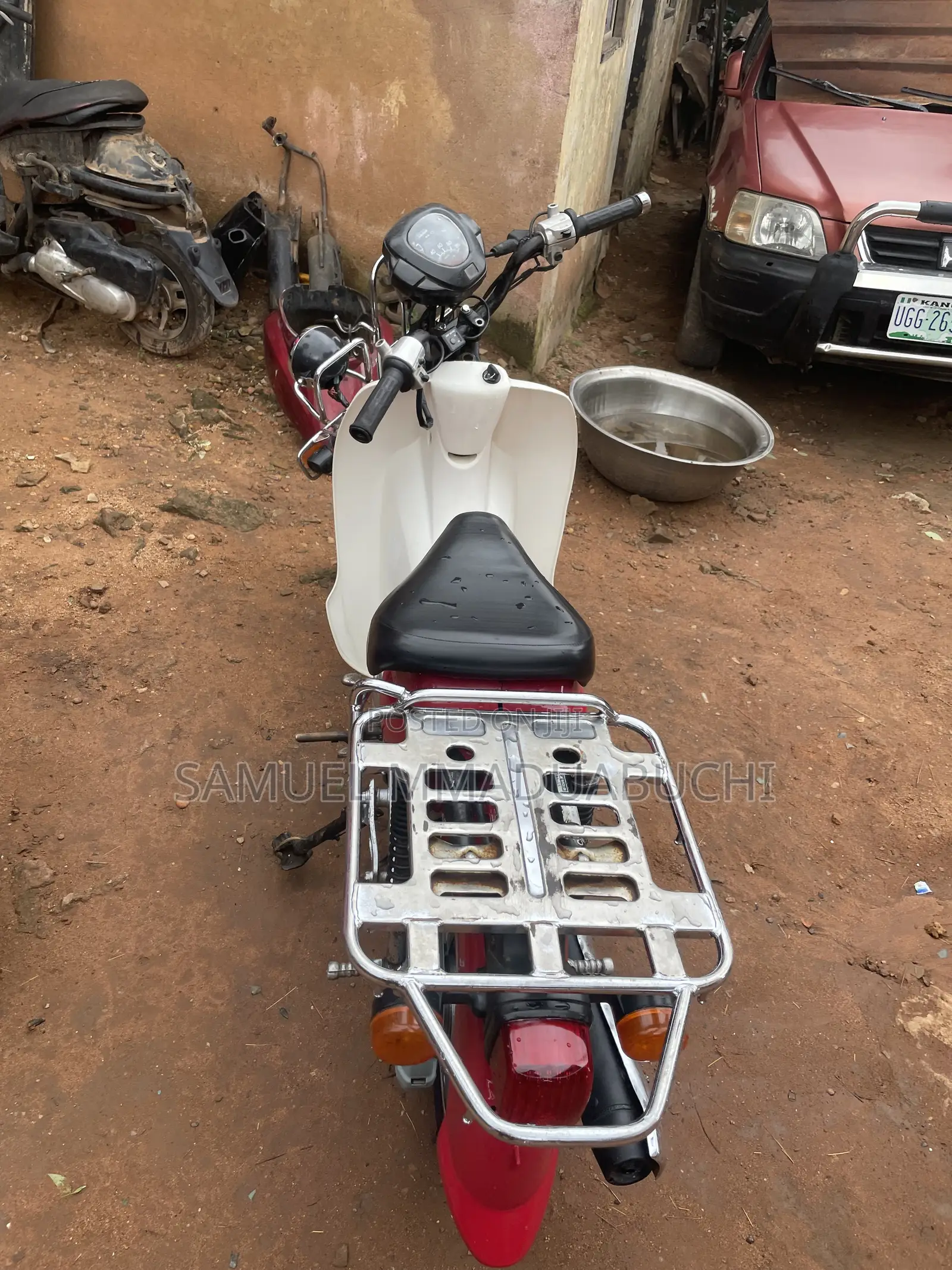 Honda CB 2023 Red