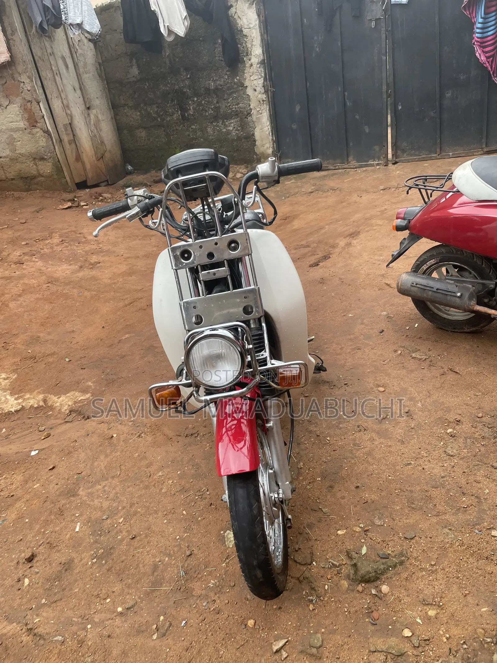 Honda CB 2023 Red
