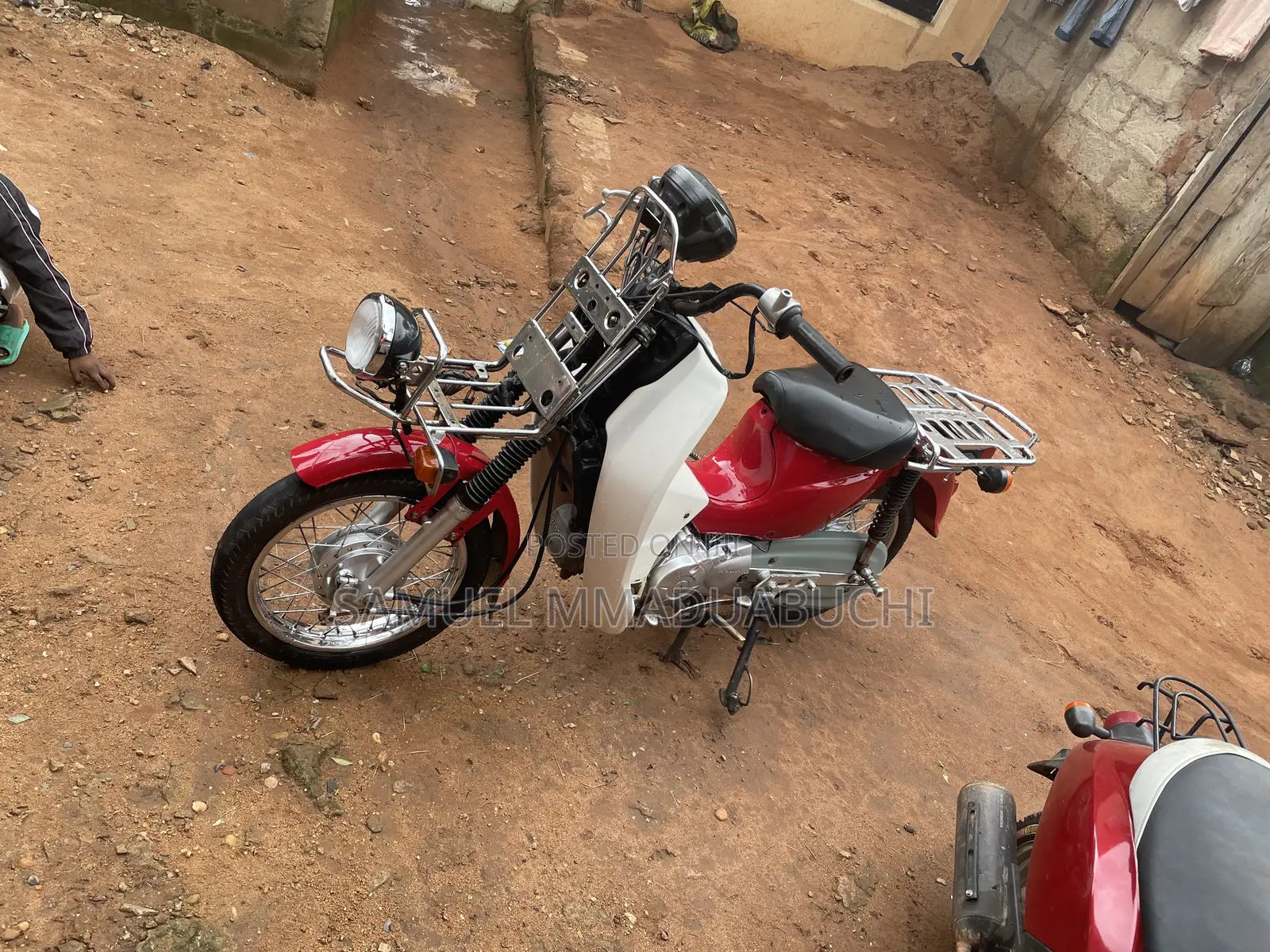Honda CB 2023 Red