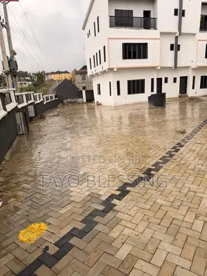 5bdrm House in Kaura for sale