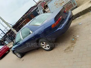 Toyota Camry 2000 Blue