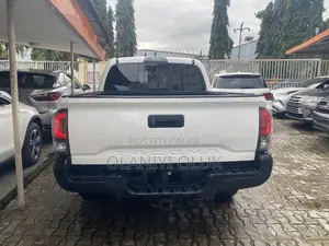 Toyota Tacoma 2019 White