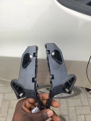 Bumper Hanger Yaris IA 2016 - 2019