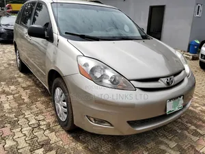 Toyota Sienna 2008 Gold