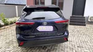 Toyota Highlander 2021 Blue