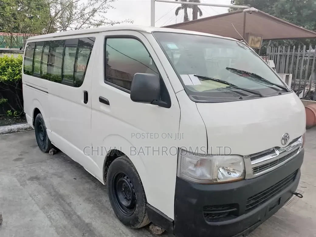 Toyota HiAce 2010 White