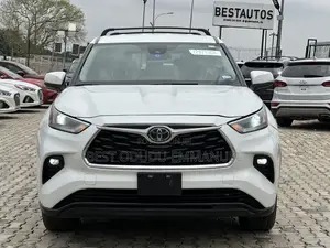 Toyota Highlander LE 2022 White