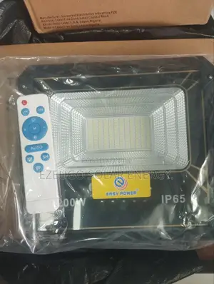 200W Solar Powered Streetlight