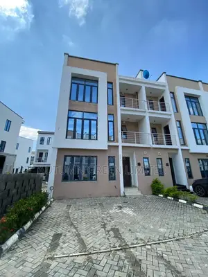 4bdrm Townhouse / Terrace in Coopeast Beach, Jakande for Rent