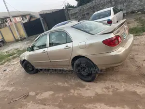 Toyota Corolla LE 2006 Gold