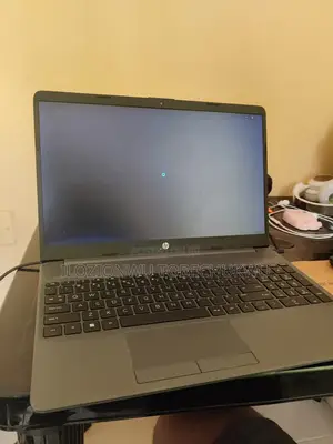 Laptop HP 255 G8 12GB AMD Ryzen SSHD+SSD 256GB