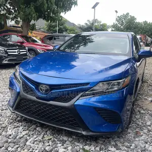 Toyota Camry SE (2.5L 4cyl 8A) 2019 Blue