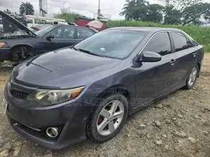 Toyota Camry SE 4dr Sedan (2.5L 4cyl 6A) 2013 Gray