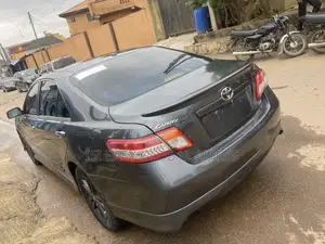 Toyota Camry SE 4dr Sedan (2.5L 4cyl 6AM) 2010 Gray