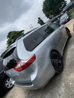 Toyota Sienna LE FWD 2019 Silver