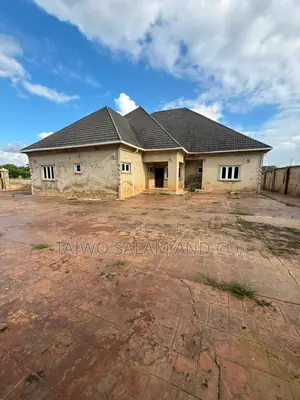 5bdrm Bungalow in Akobo for sale
