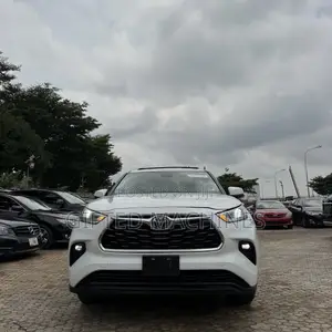 Toyota Highlander Limited 2022 White