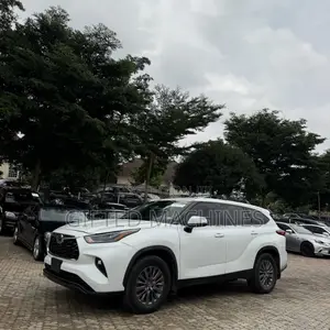 Toyota Highlander Limited 2022 White