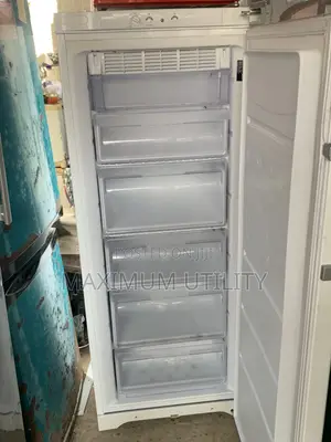 HOTPOINT 197 Liters UK Used 6 Upright FREEZER