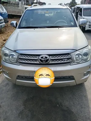 Toyota Fortuner 2009 Gold