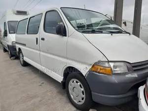 Toyota HiAce 2006 White
