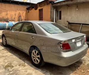 Toyota Camry XLE V6 4dr Sedan (3.0L 6cyl 5A) 2005 Gray