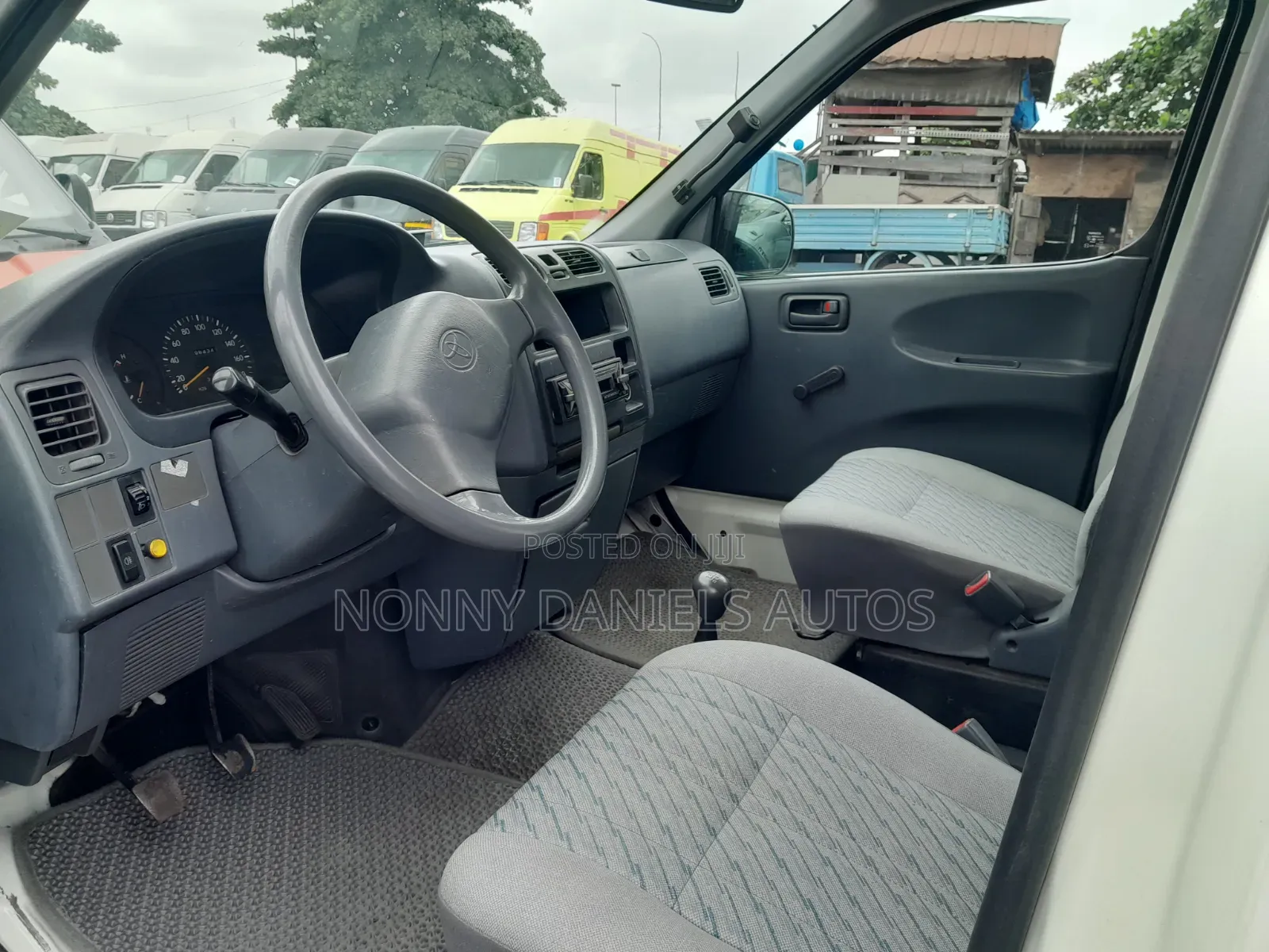 Toyota HiAce 2006 White