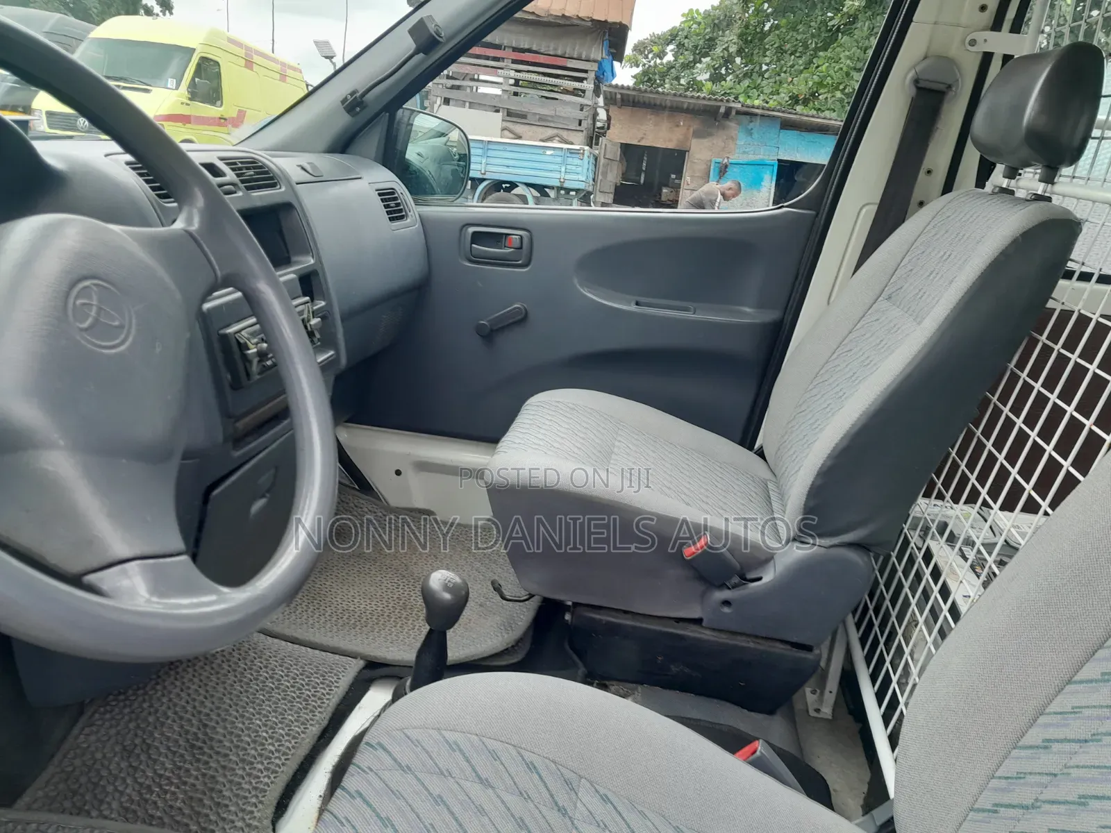 Toyota HiAce 2006 White