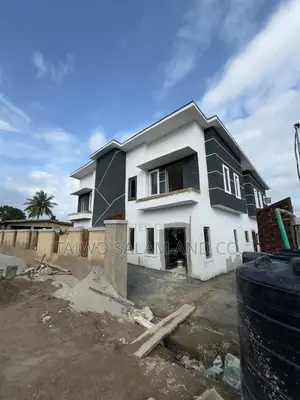 5bdrm Duplex in Ologuneru for sale