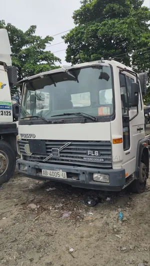 Super Clean Volvo Fl6 Cap and Chassis 8 Bolts