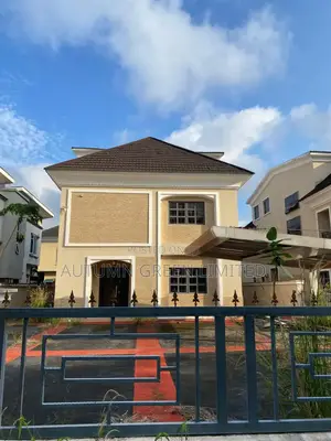 7bdrm Block of Flats in Carlton Gate Estate, Chevron for sale