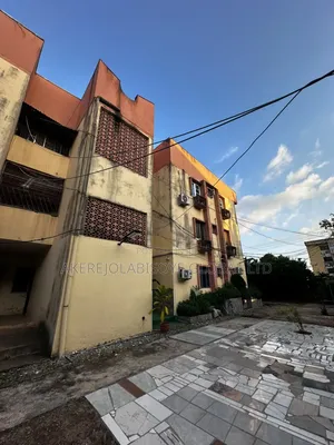 3bdrm Block of Flats in Wuse Zone Abuja for sale