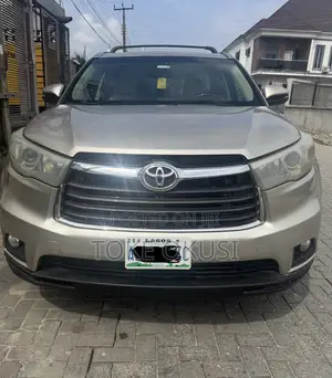 Toyota Highlander XLE 4dr SUV AWD (3.5L 6cyl 6A) 2015 Beige