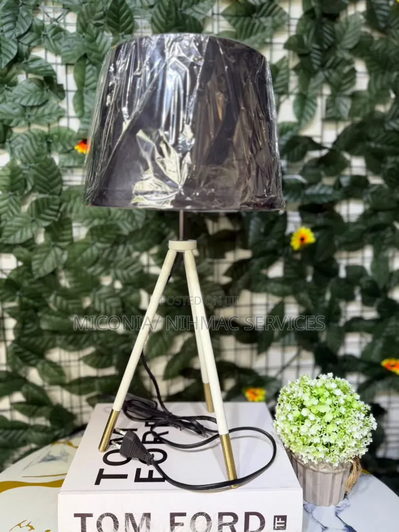 Tripod Table Lamp
