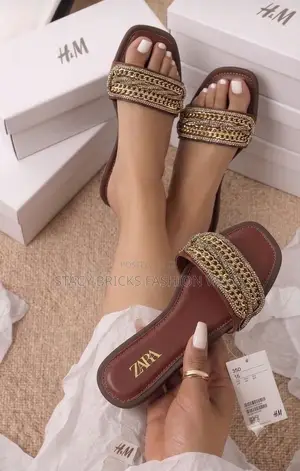 ZARA SLIPPPERS COMES With Branded Box