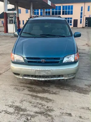 Toyota Sienna 2003