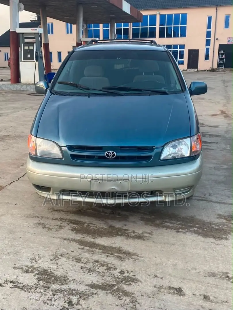 Toyota Sienna 2003