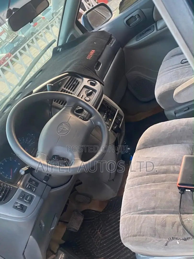 Toyota Sienna 2003